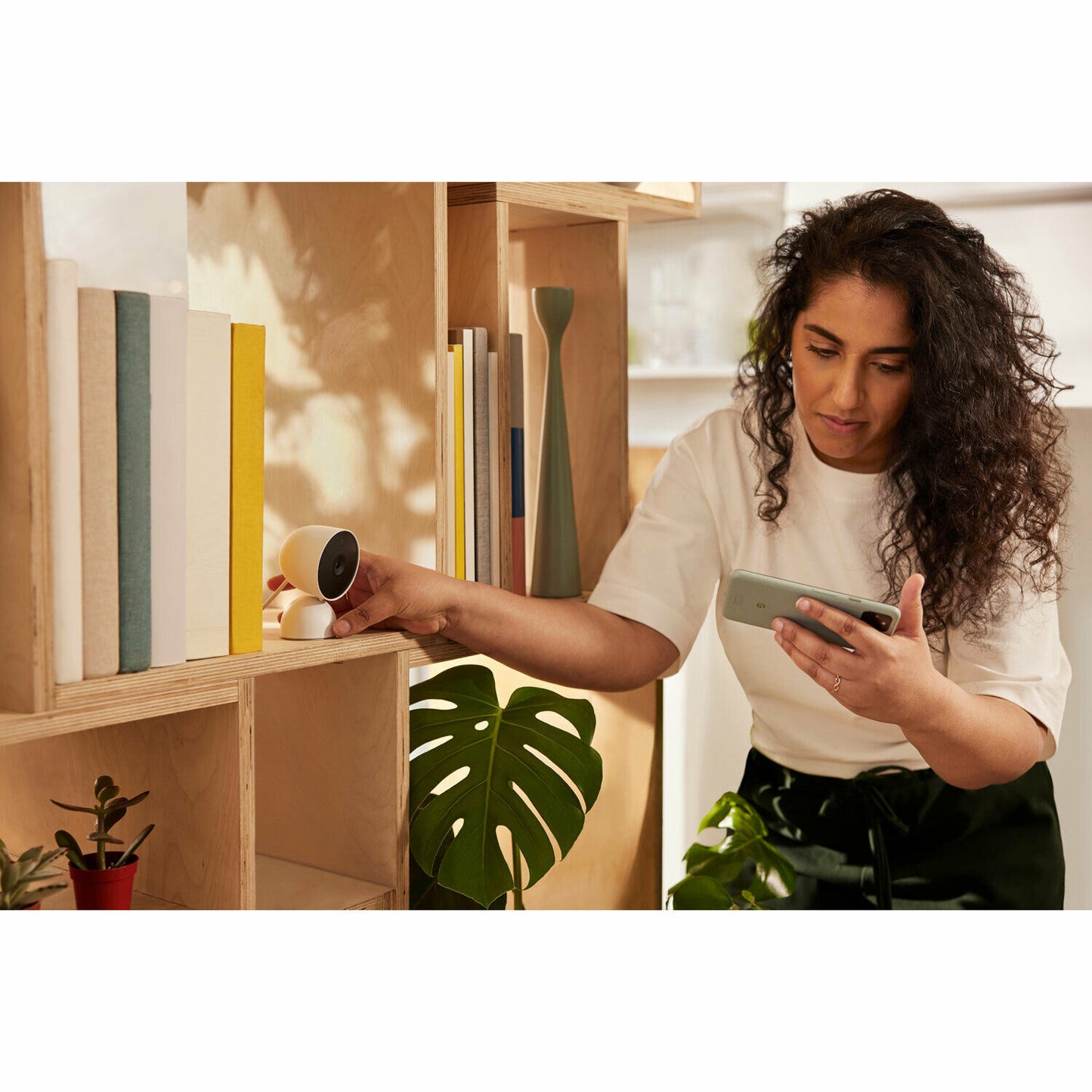 Caméra de sécurité Wi-Fi filaire d'intérieur Google Nest Cam 2e génération (dernier modèle) Blanc neige
